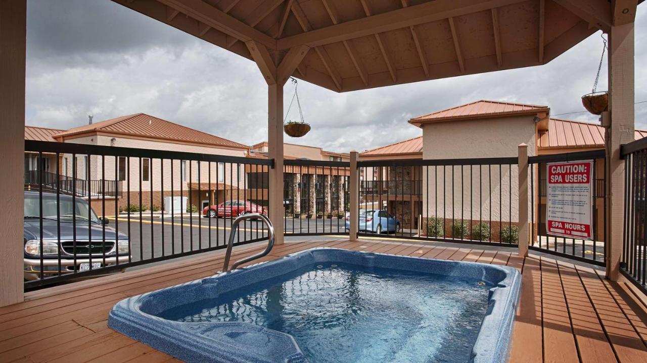 | Best Western Center Pointe Inn