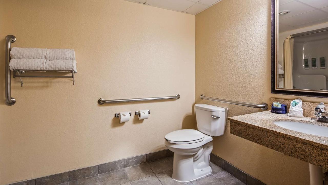 | Best Western Center Pointe Inn