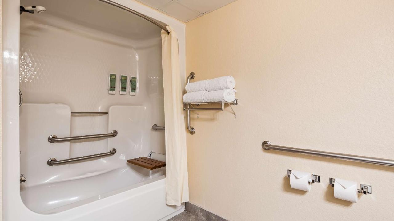 | Best Western Center Pointe Inn