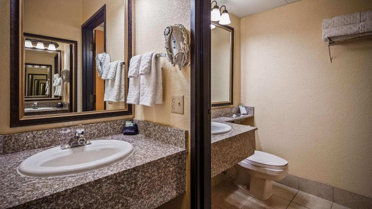 | Best Western Center Pointe Inn