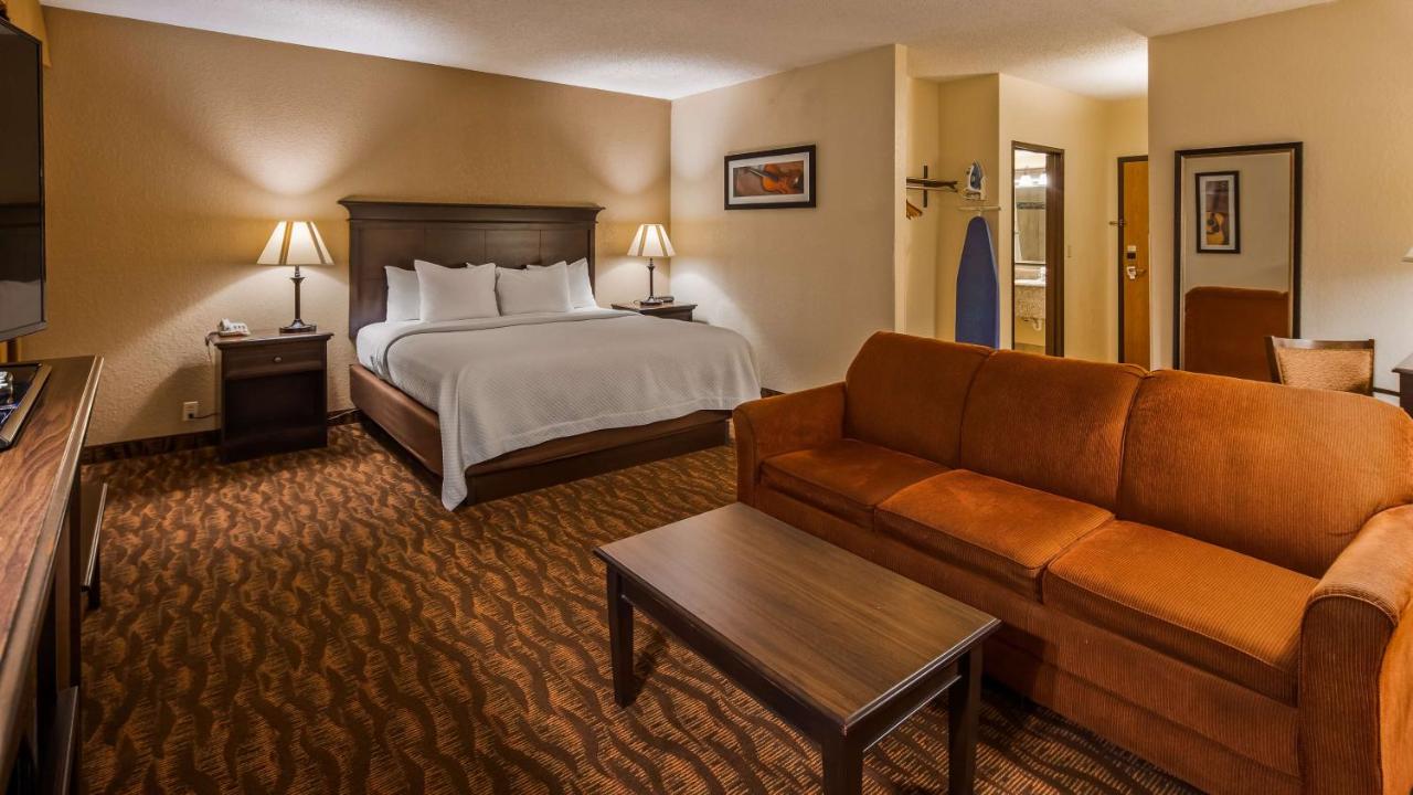 King Suite with Spa Bath - Non-Smoking at Best Western Music Capital Inn