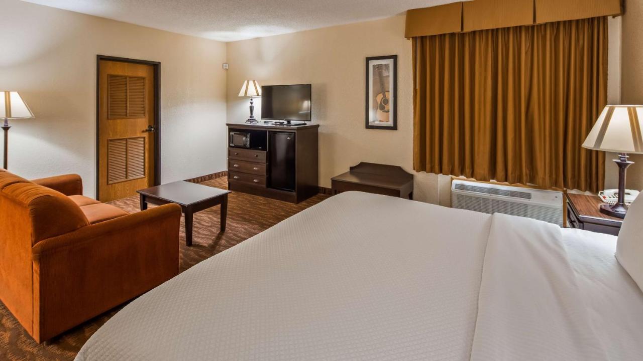King Suite with Spa Bath - Non-Smoking at Best Western Music Capital Inn