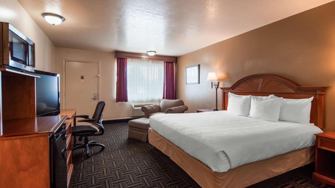 King Room at Best Western Paradise Inn