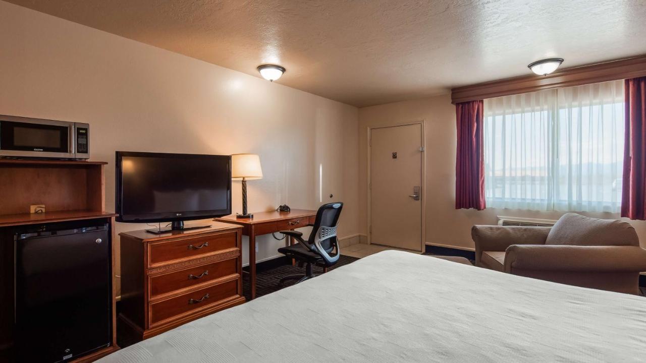 King Room at Best Western Paradise Inn