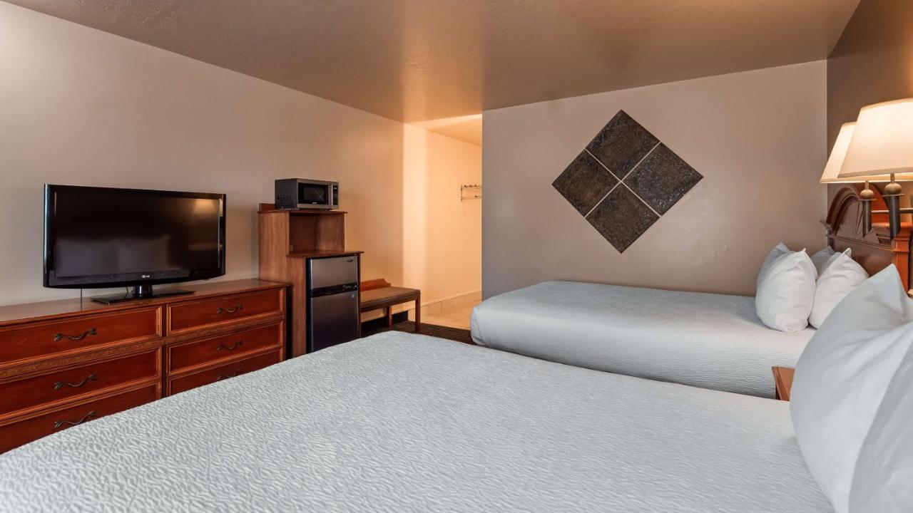 Family Suite at Best Western Paradise Inn