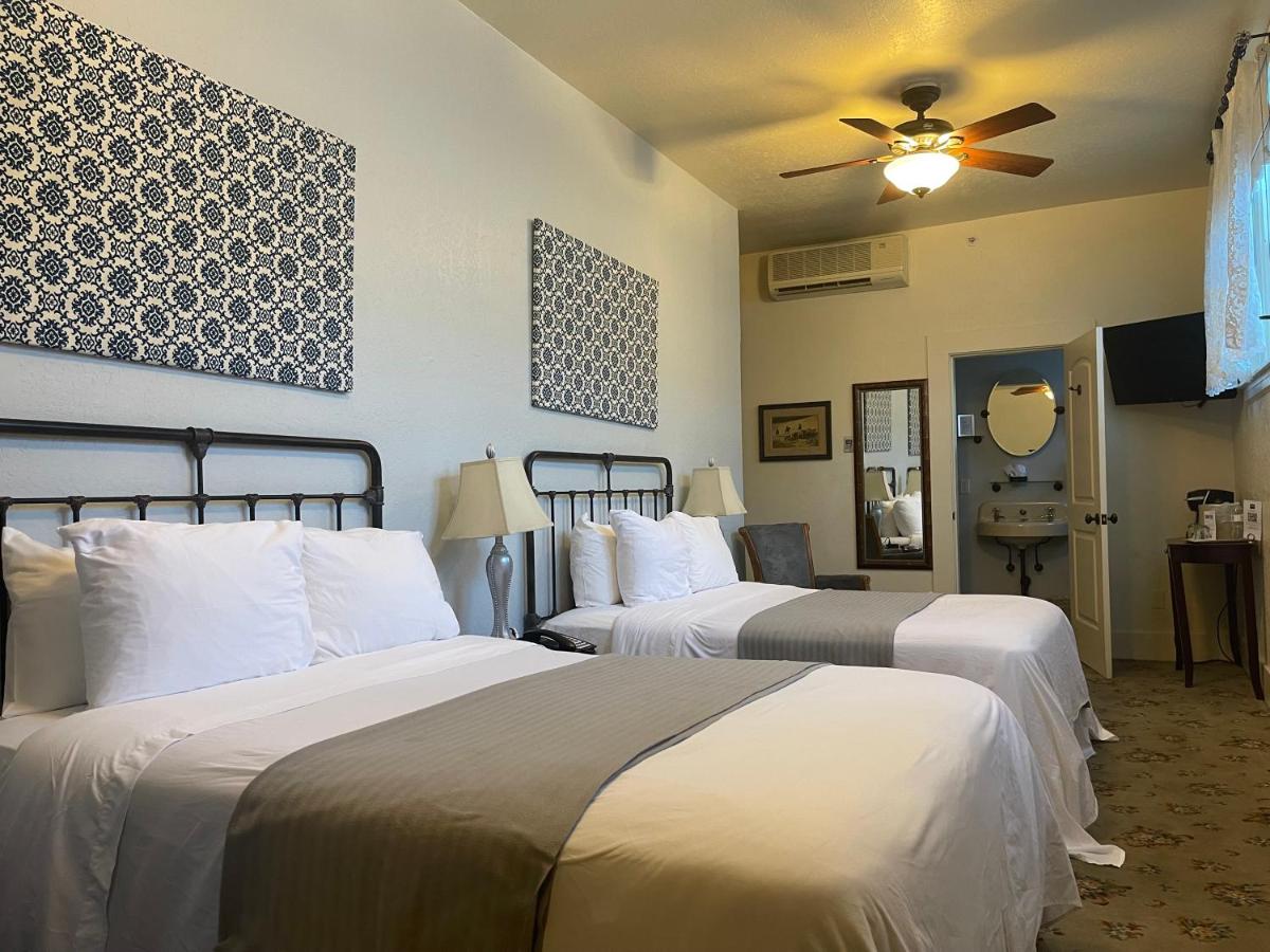 Double Room with Bathroom at Hotel Sutter