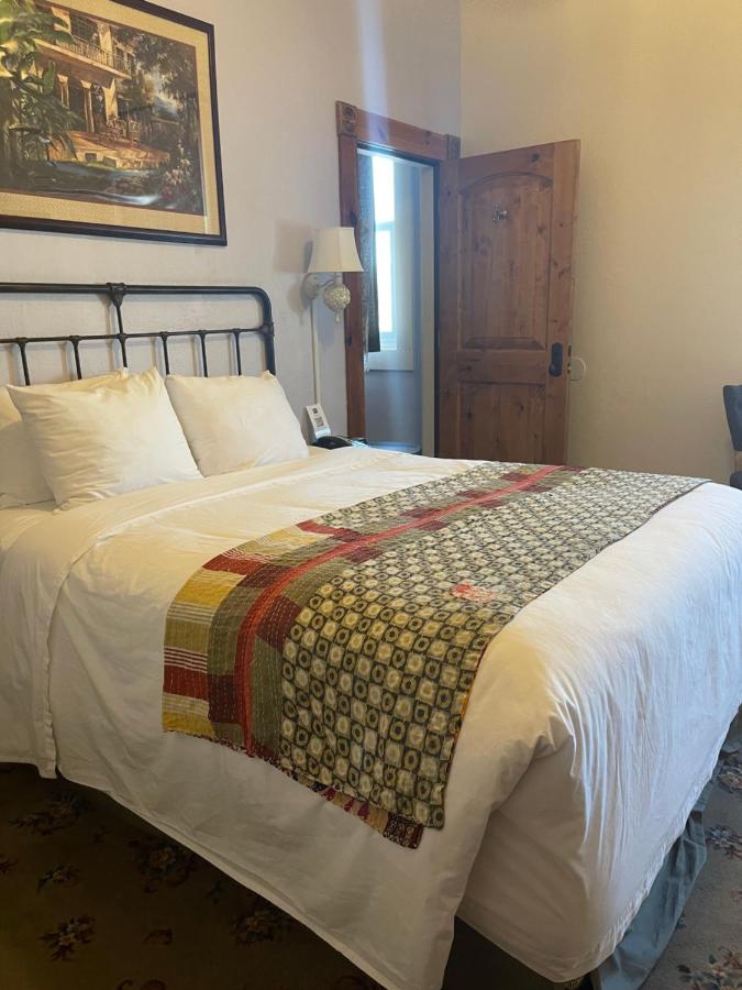 Queen Room at Hotel Sutter