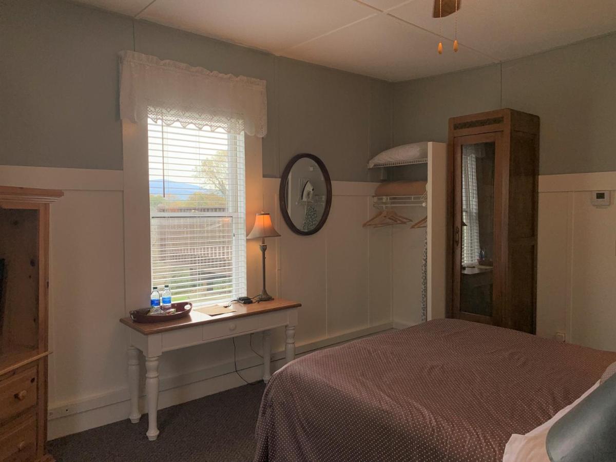 Superior Queen Room at Woodbridge Inn & Tavern