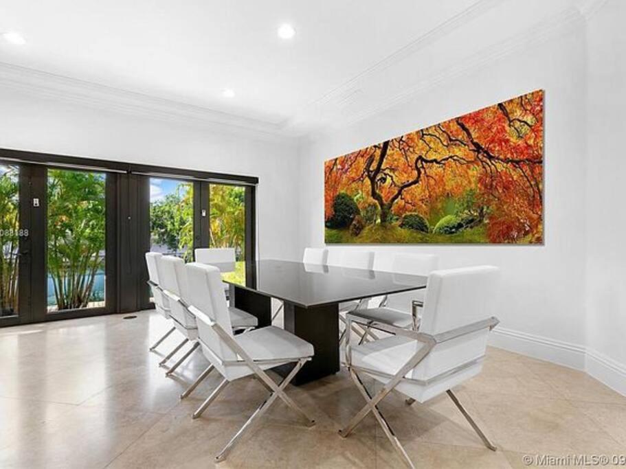 | Villa Hawkins - Luxury with pool