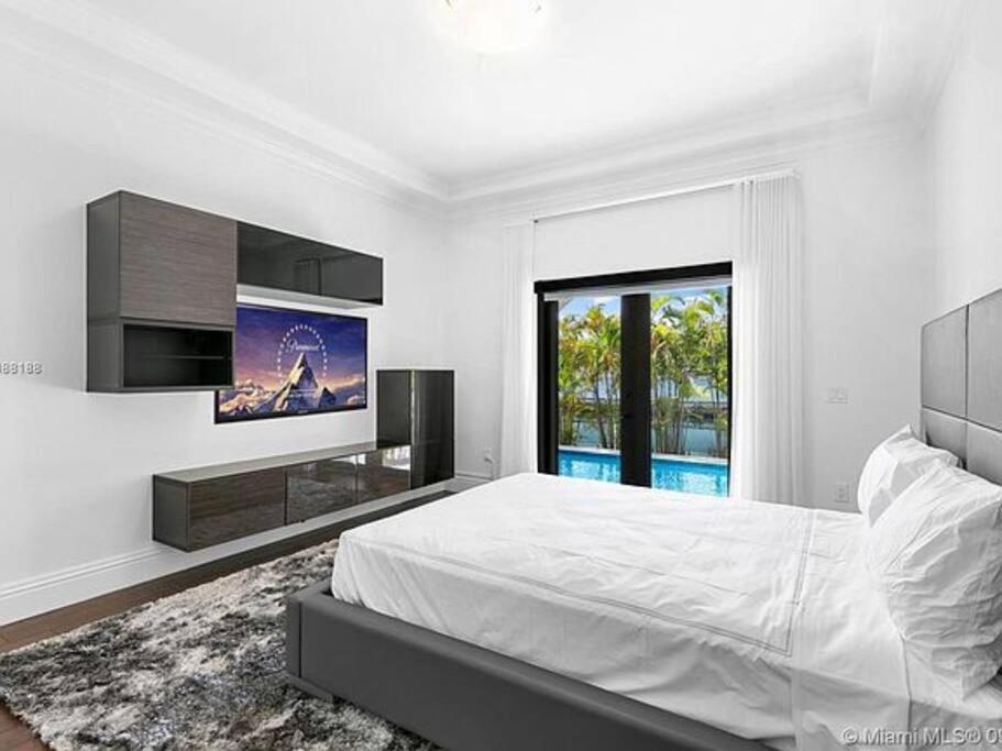 | Villa Hawkins - Luxury with pool
