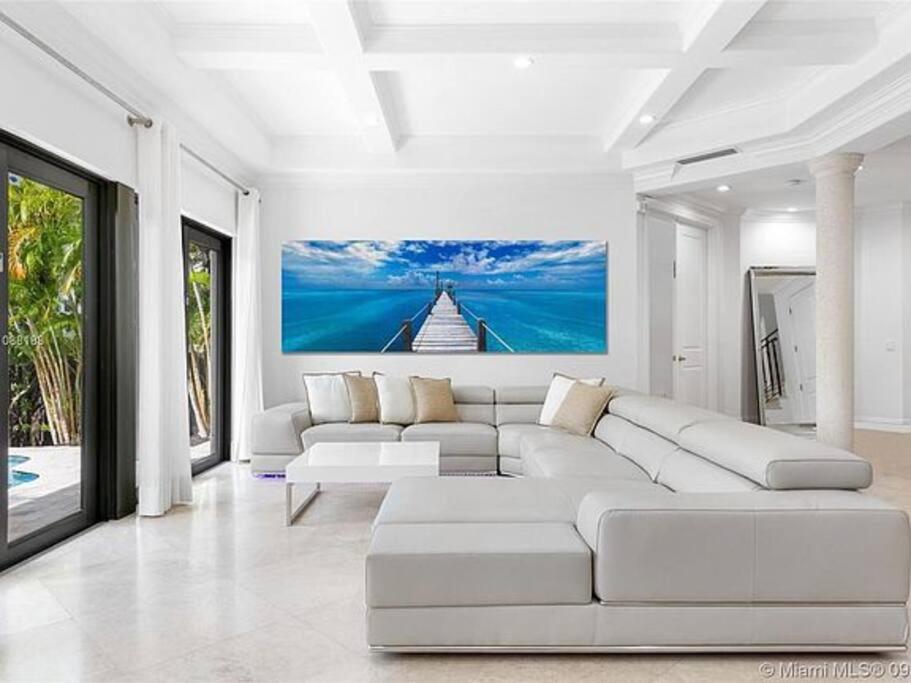 | Villa Hawkins - Luxury with pool