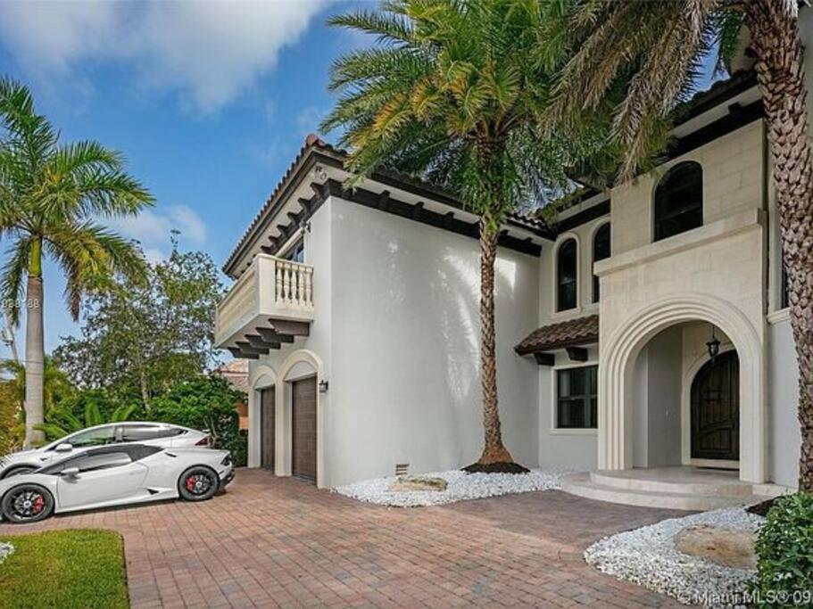 | Villa Hawkins - Luxury with pool