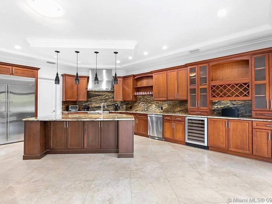 | Villa Hawkins - Luxury with pool
