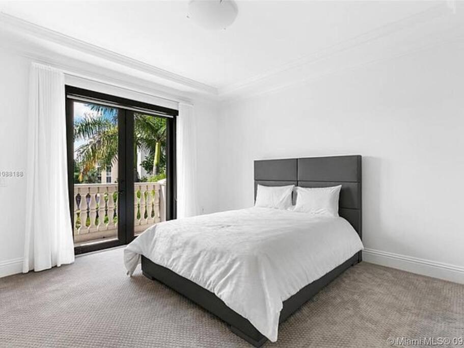 | Villa Hawkins - Luxury with pool