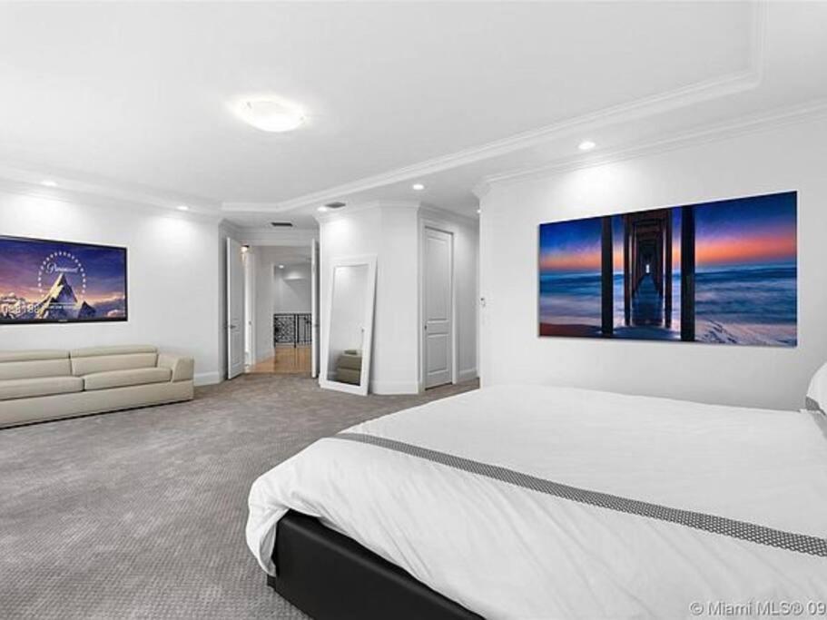 | Villa Hawkins - Luxury with pool