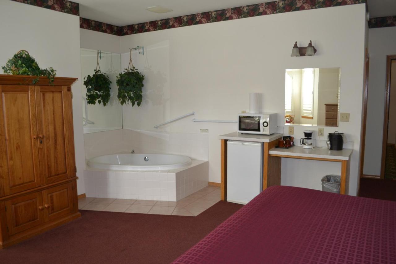 Honeymoon Suite at Anaco Bay Inn