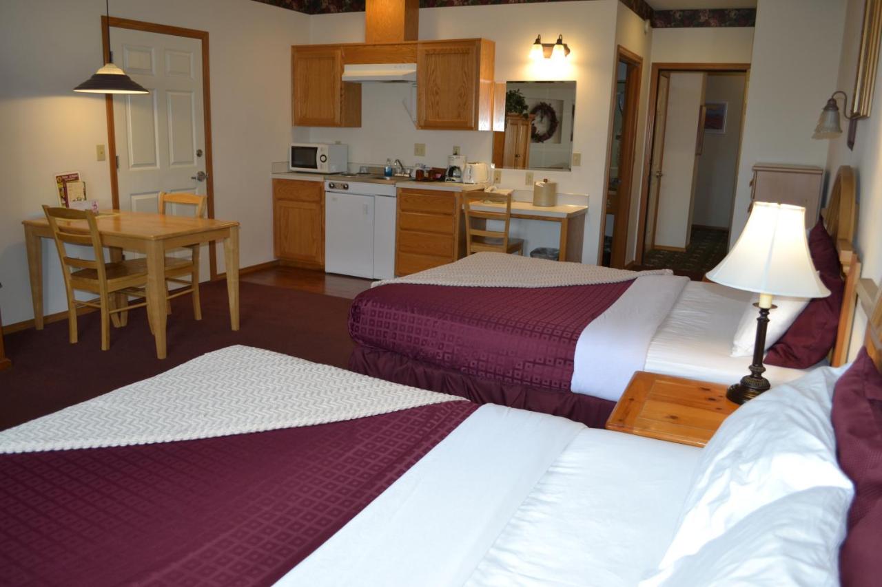 Queen Room with Two Queen Beds at Anaco Bay Inn