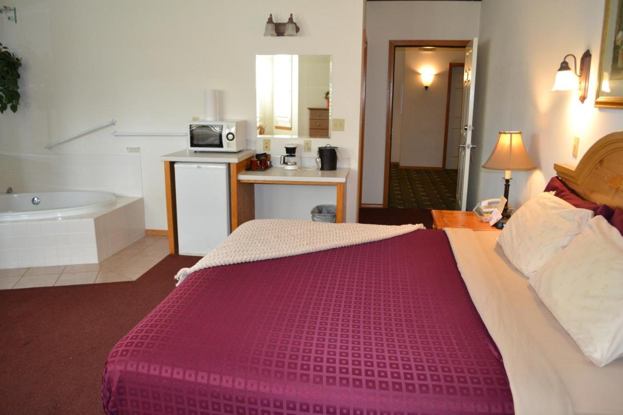 Honeymoon Suite at Anaco Bay Inn