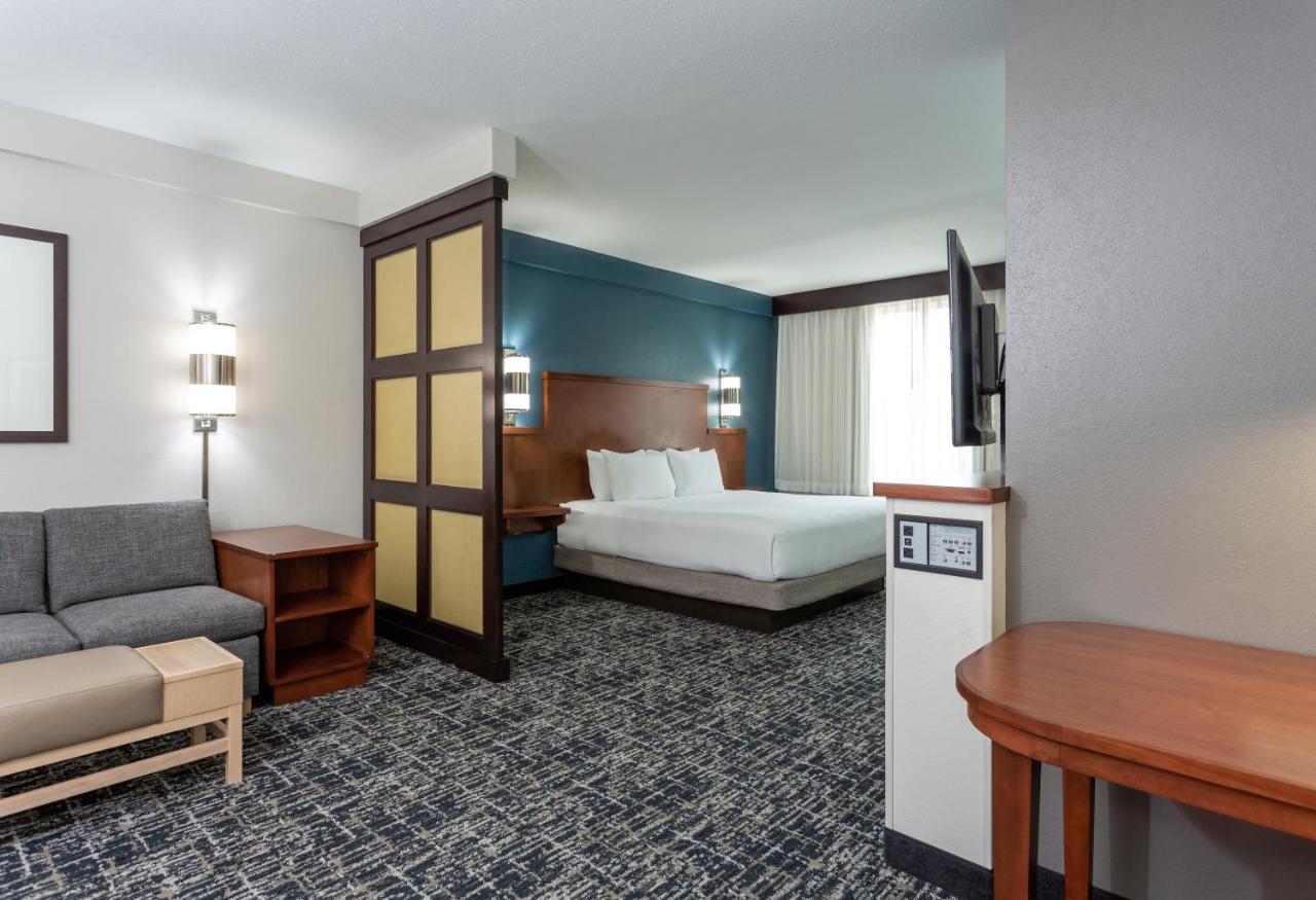 High Floor King Room with Sofa at Hyatt Place Columbus-North