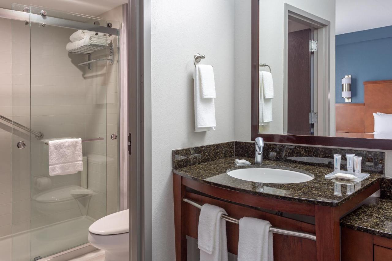 High Floor King Room with Sofa at Hyatt Place Columbus-North