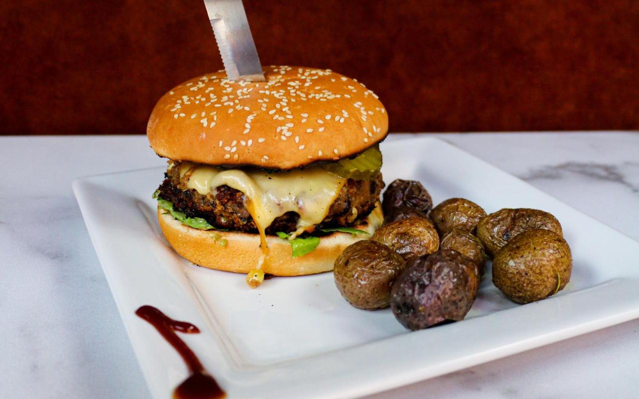 | Symphony Hotel & Restaurant