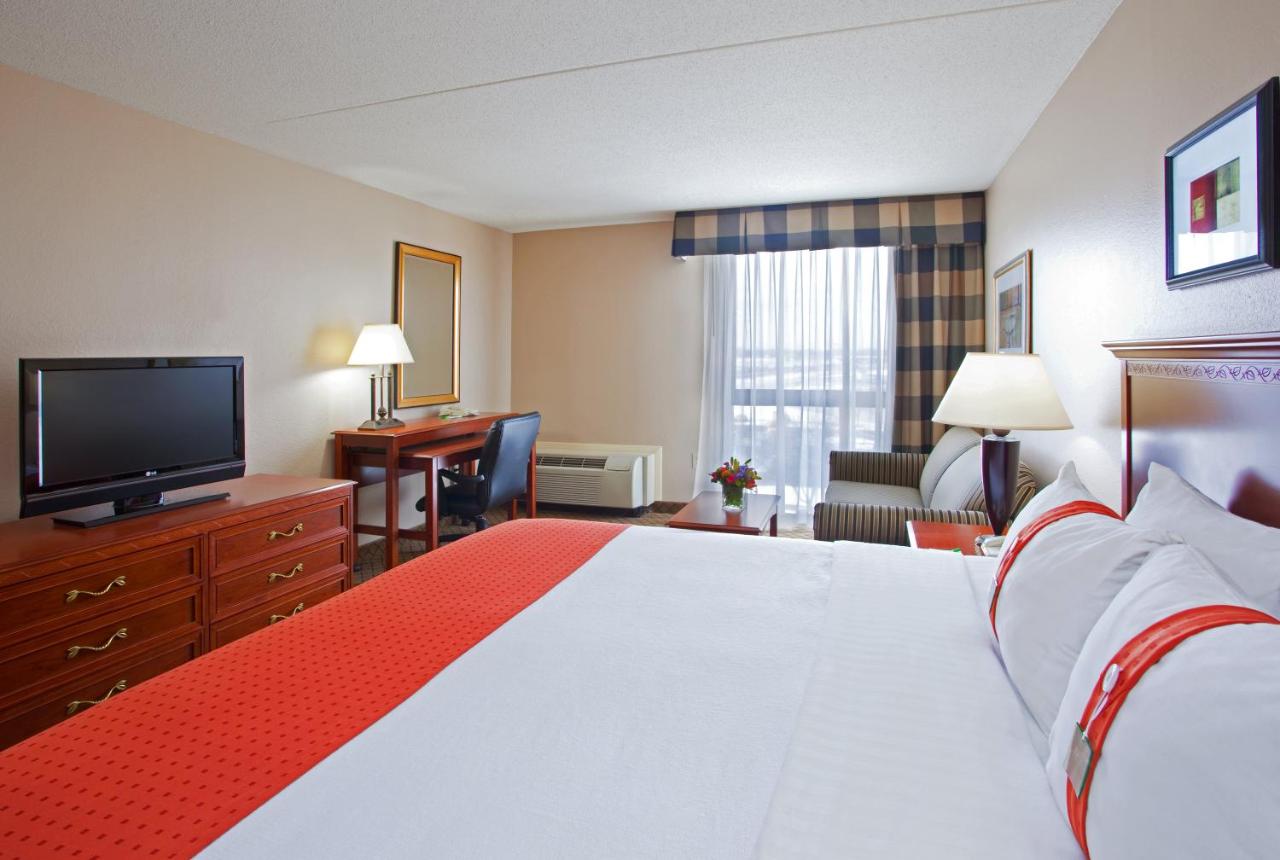 King Room with Sofa Bed - Non-Smoking at Holiday Inn Hotel & Suites Cincinnati - Eastgate by IHG