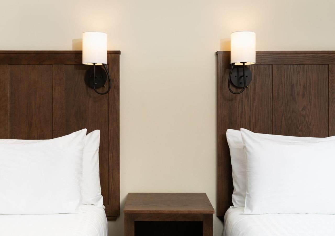 Queen Room at Kanuga Inn & Lodging
