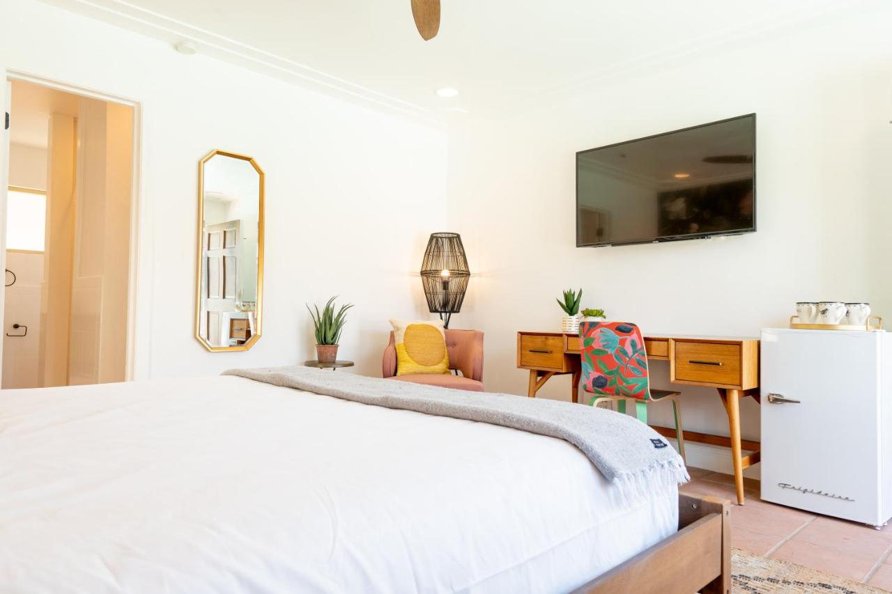 Studio at Fleur Noire Hotel - 21 and Over