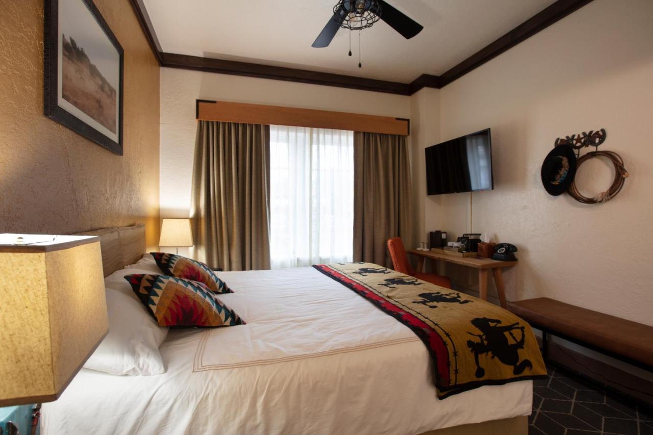 Large Single Room at Hotel El Rancho