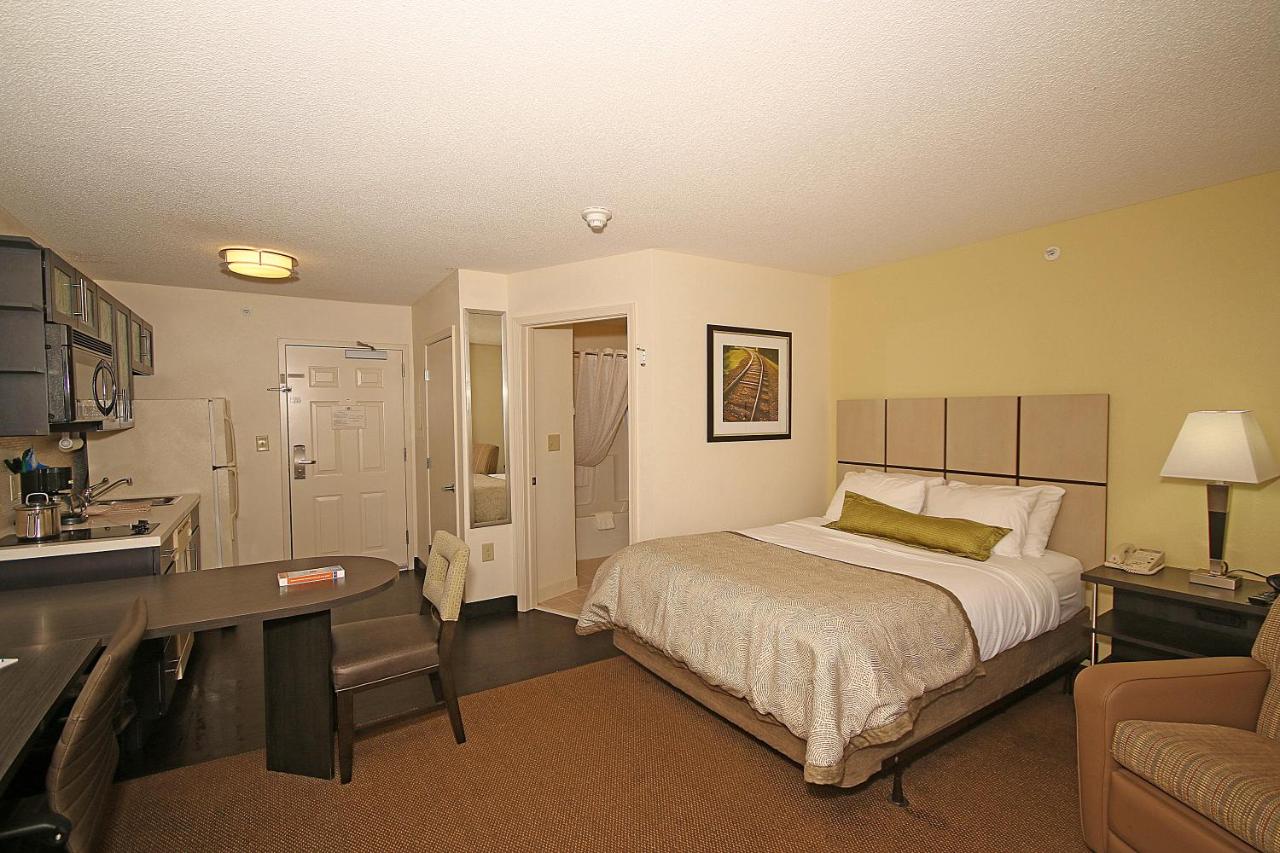 | Candlewood Suites Newport News-Yorktown, an IHG Hotel