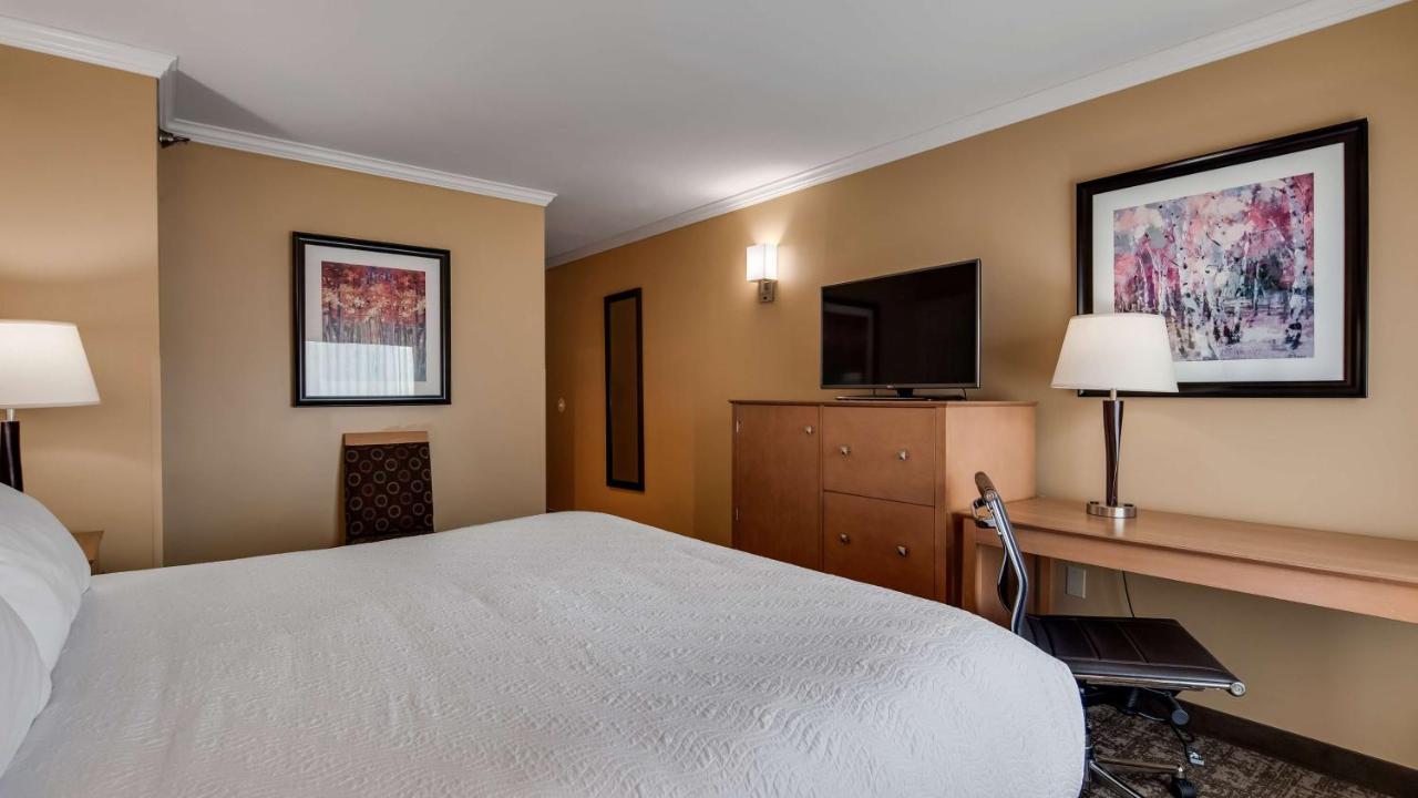 King Room - Non-Smoking at Best Western Plus Windjammer Inn & Conference Center