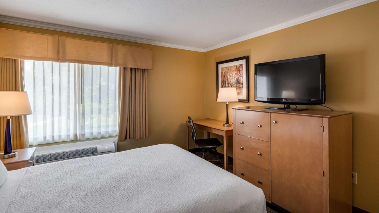 | Best Western Plus Windjammer Inn & Conference Center
