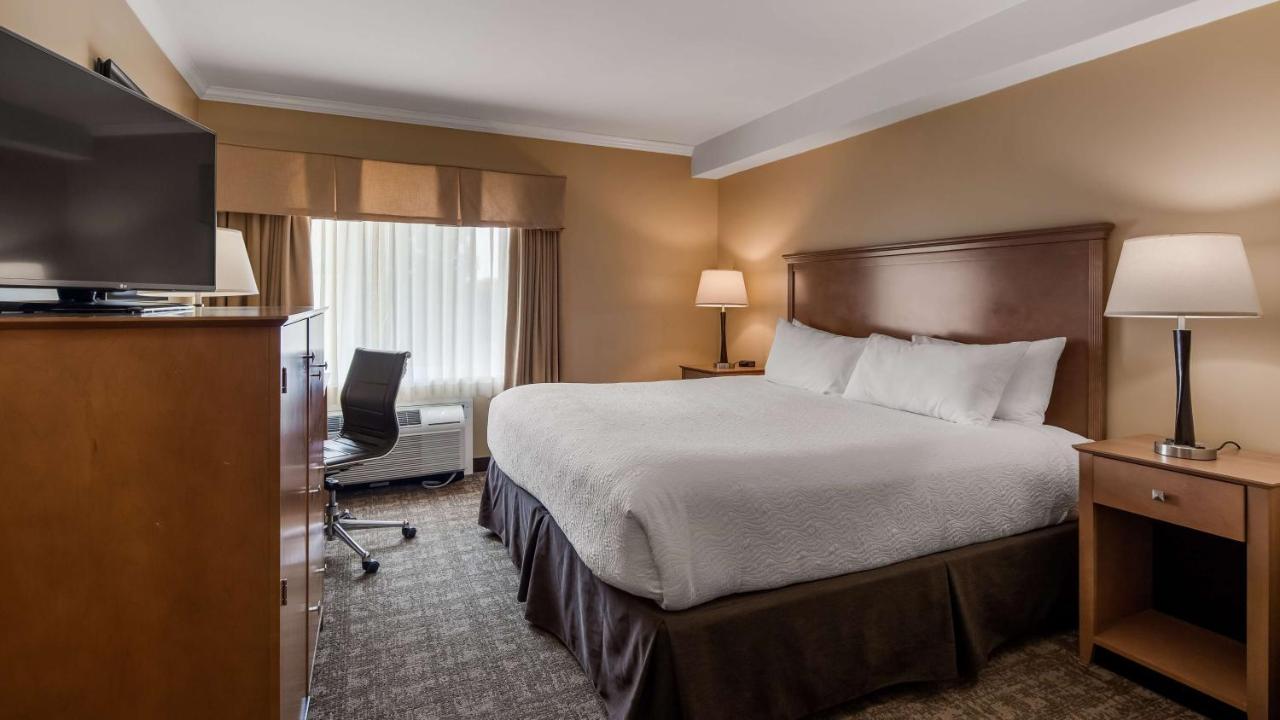 King Room - Non-Smoking at Best Western Plus Windjammer Inn & Conference Center