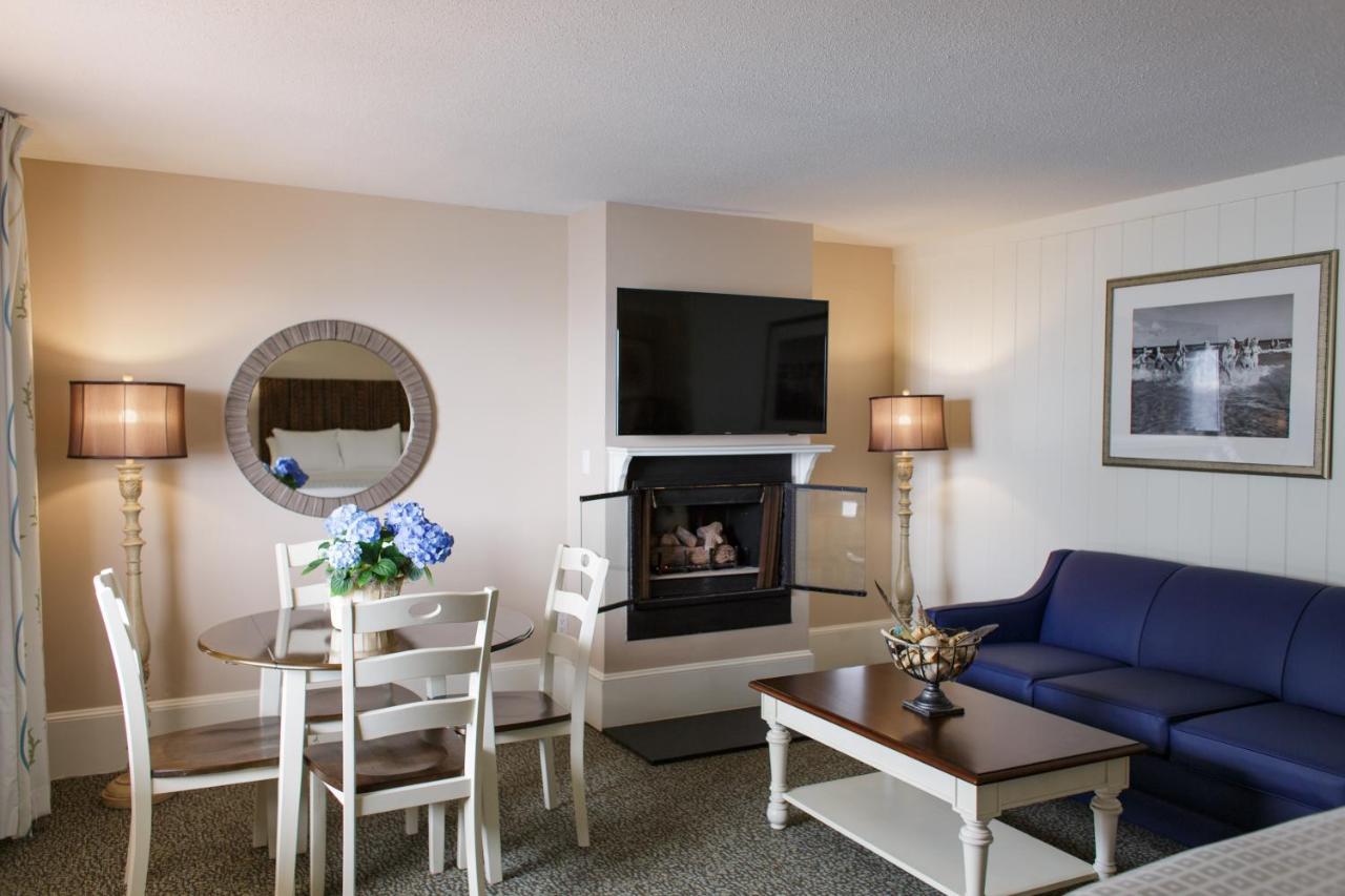 | Sea Crest Beach Hotel