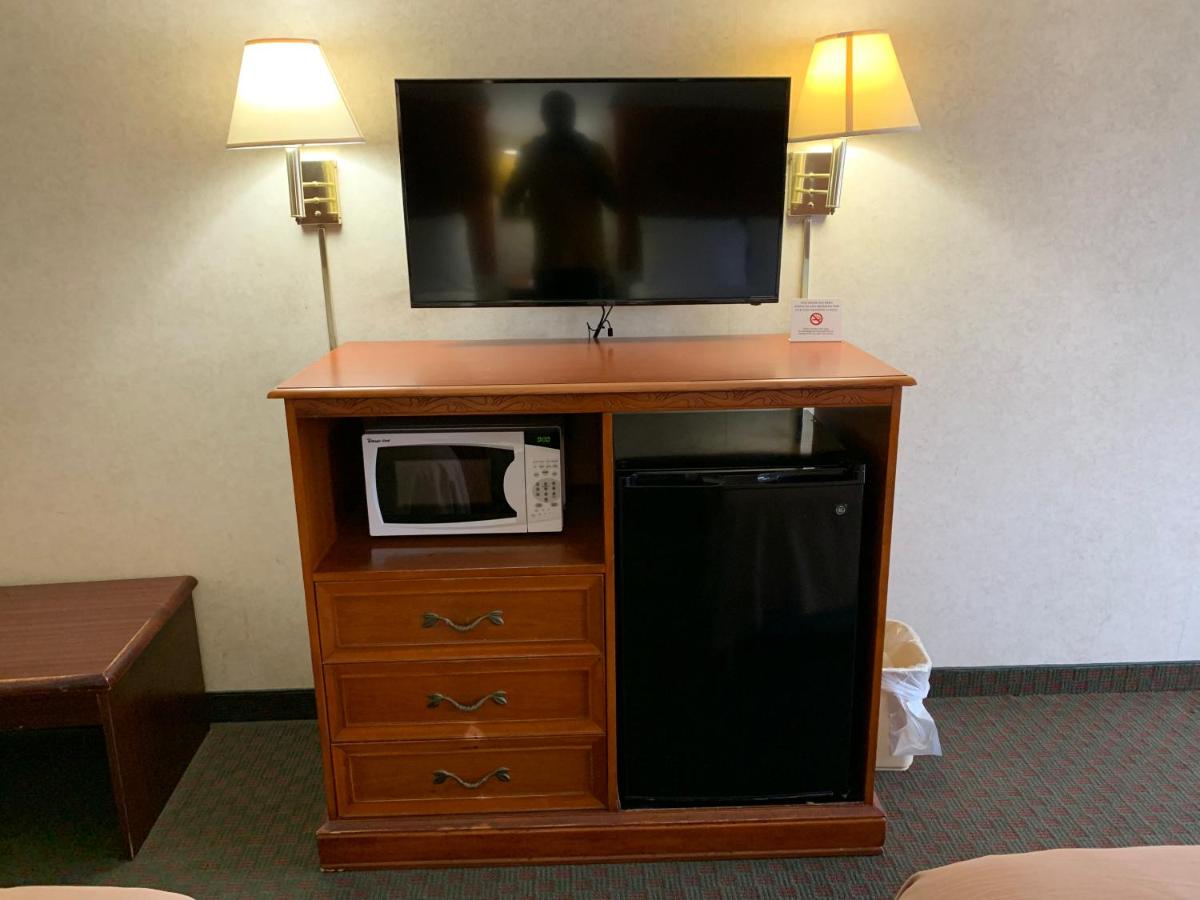 | Coachman's Inn Motel