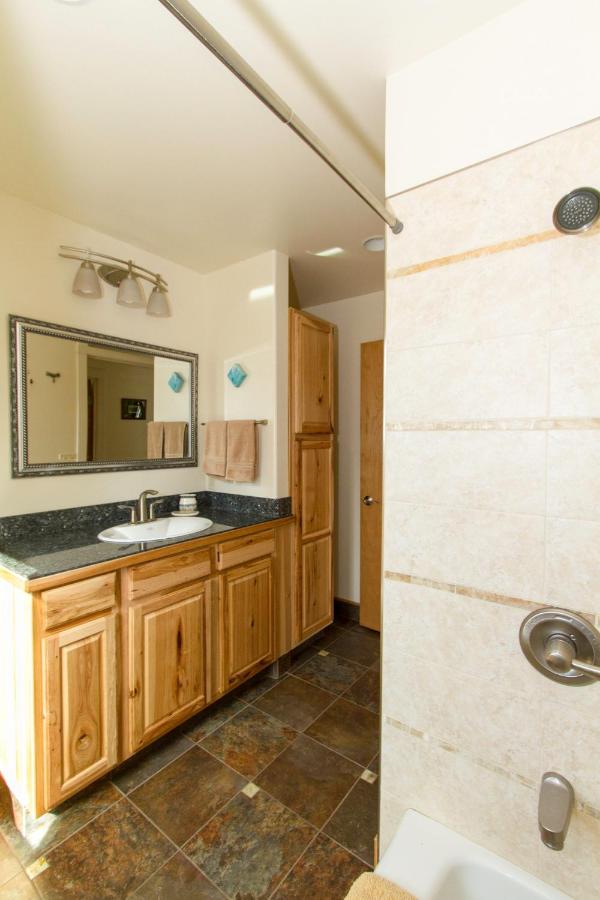| Eagle Peak Guesthouse