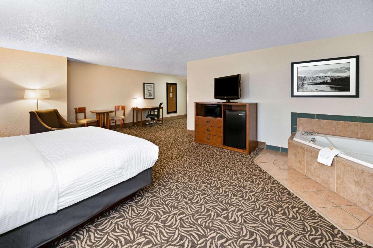 King Suite with River View - Non-Smoking at La Quinta Inn by Wyndham Missoula