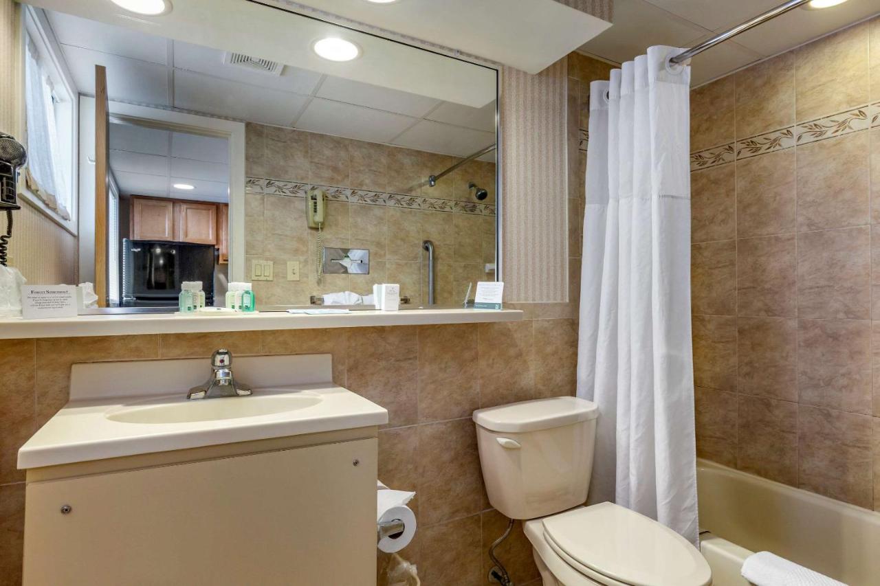 Efficiency, Northern View (Side View), 2 Double Beds & Sofa Bed, Exterior Entrance, Non Smoking at Quality Inn Boardwalk