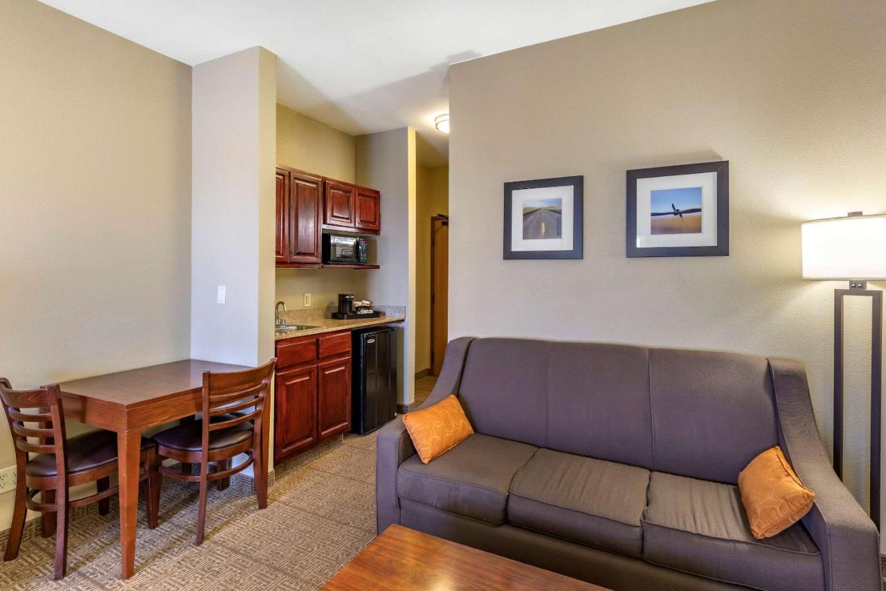 King Suite at Comfort Inn Evansville - Casper