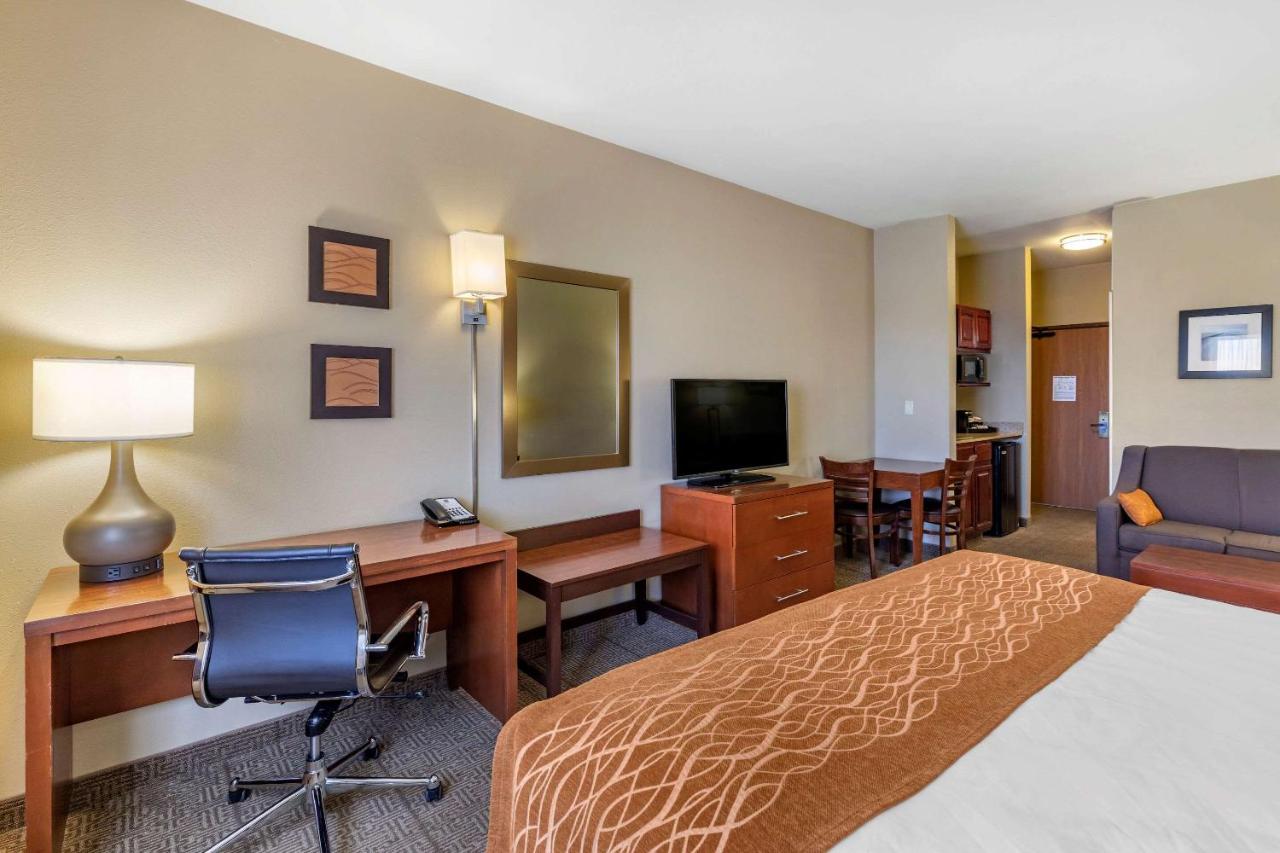 King Suite at Comfort Inn Evansville - Casper