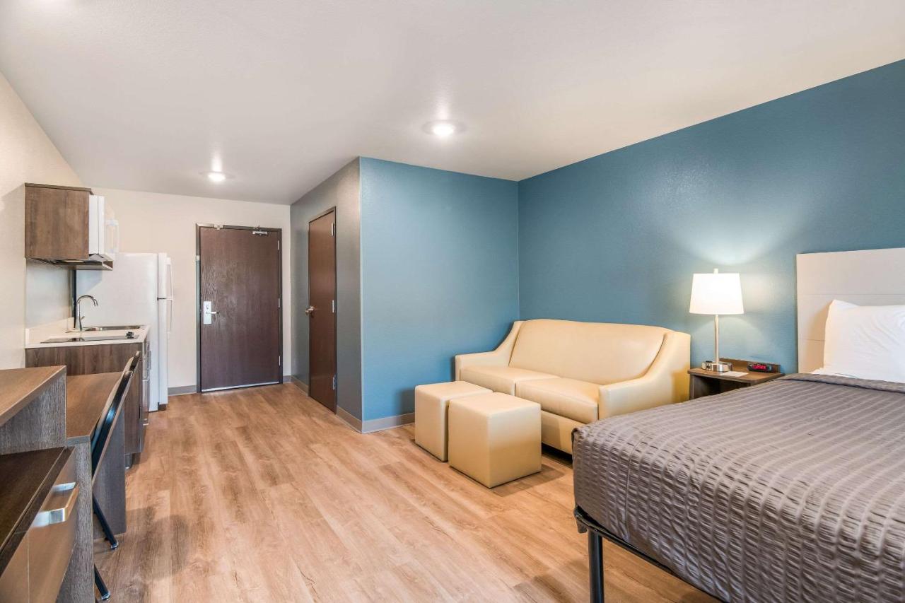 Standard King Room with Sofa Bed - Non Smoking at WoodSpring Suites Missoula