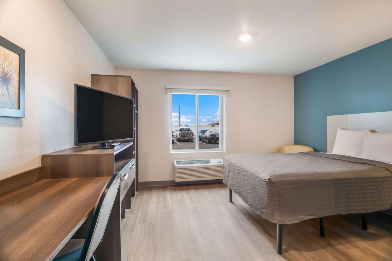 Standard King Room with Sofa Bed - Non Smoking at WoodSpring Suites Missoula