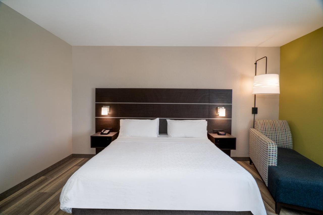 King Room - Disability Access/Non-Smoking at Holiday Inn Express and Suites Winona North by IHG