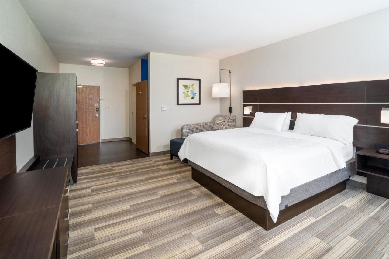 King Room - Non-Smoking at Holiday Inn Express and Suites Winona North by IHG