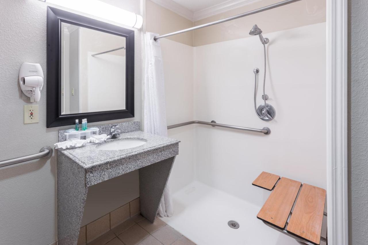  | Holiday Inn Express Hotel & Suites Lake Charles, an IHG Hotel