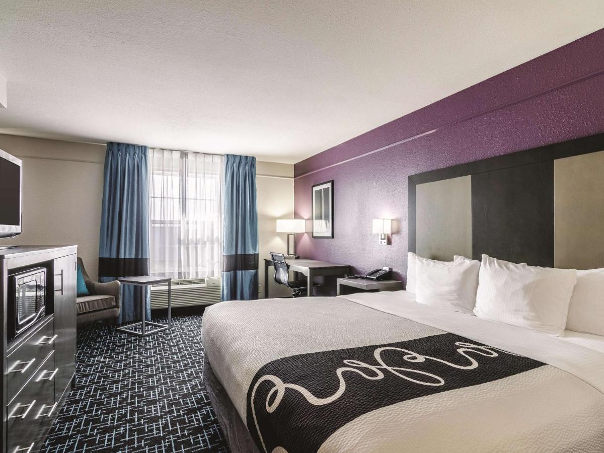 Deluxe King Room - Non-Smoking at La Quinta Inn & Suites by Wyndham Kansas City Airport