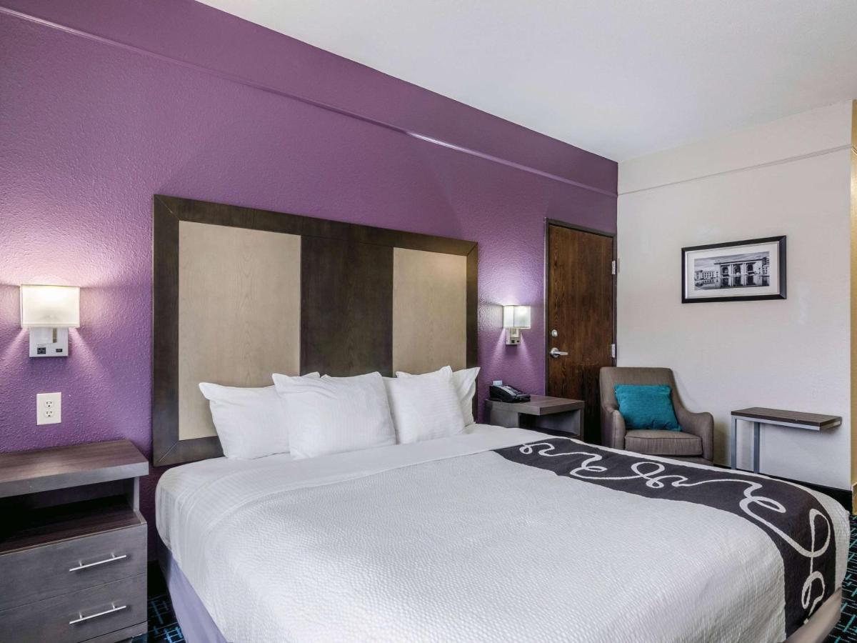 King Room - Disability Access at La Quinta Inn & Suites by Wyndham Kansas City Airport