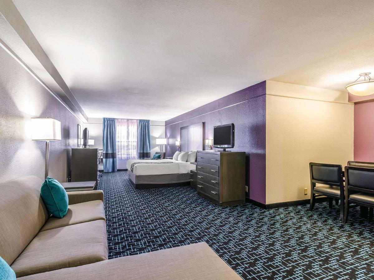 King Studio Suite - Non-Smoking at La Quinta Inn & Suites by Wyndham Kansas City Airport