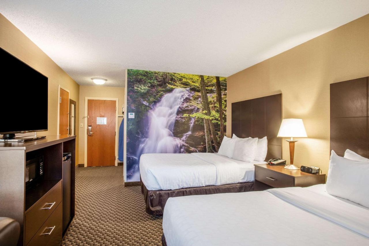 Double Room with Two Double Beds - Non-Smoking at Clarion Pointe Harrisonburg