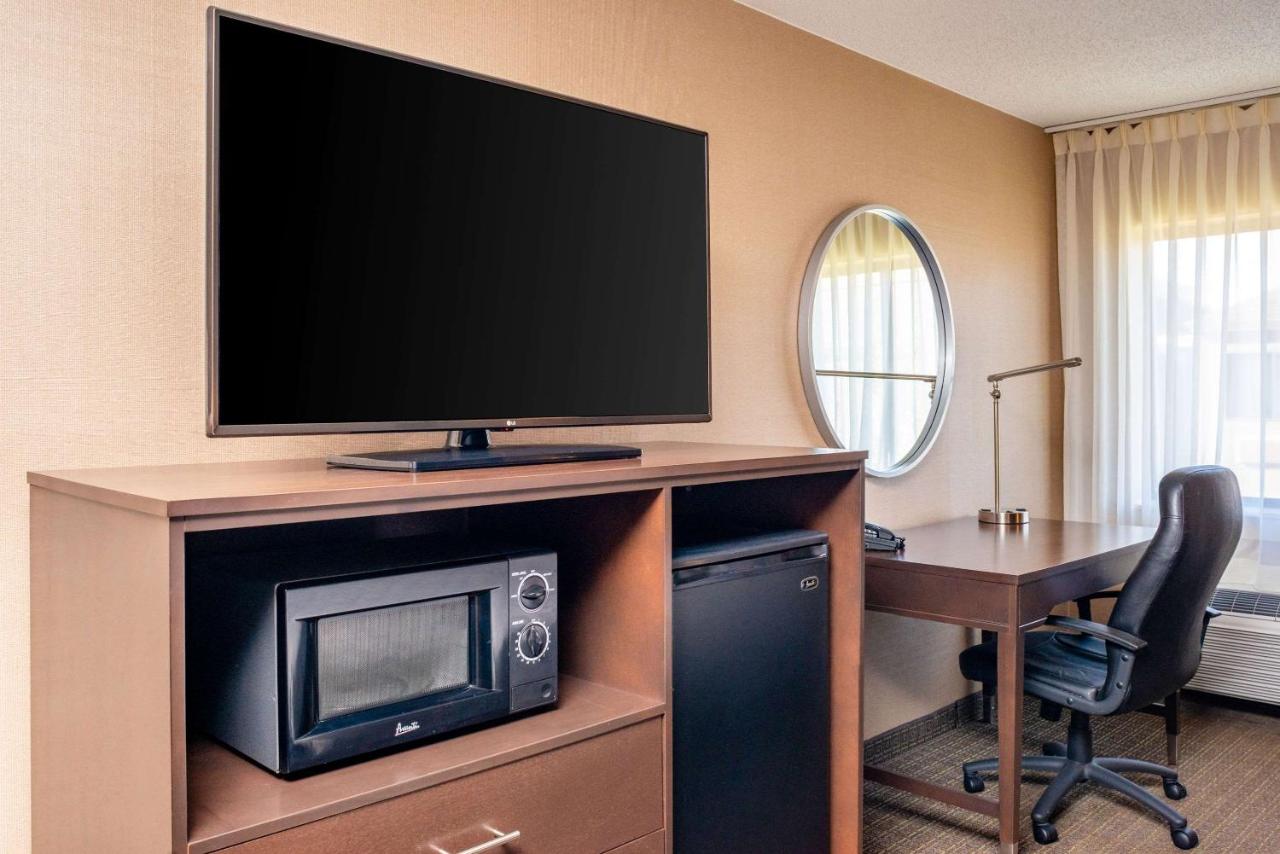 King Suite - Accessible/Non-Smoking at Clarion Pointe Harrisonburg